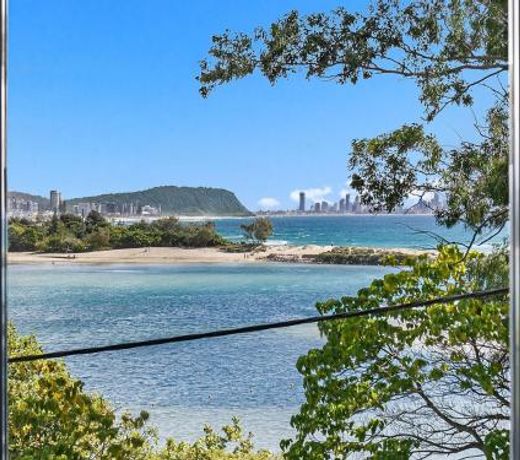 Currumbin Beachfront Haven