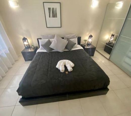 Central & Spacious Fully Renovated 2 Bedroom Apt