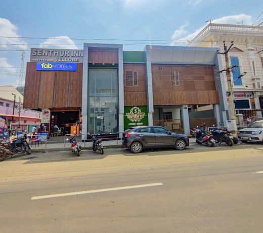 FabHotel Senthur Inn