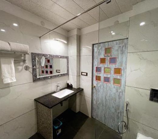 AAJ HAVELI - Lake Facing Boutique Hotel