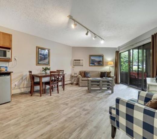 105 Pointes North Inn