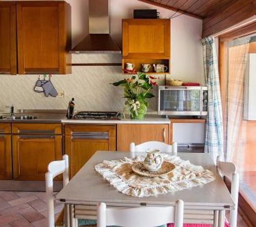 Montecatini Terme Villa Sleeps 4 Pool Air Con WiFi