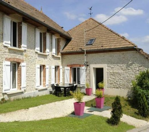 Gite Noe-les-Mallets, 5 pieces, 8 personnes - FR-1-543-203