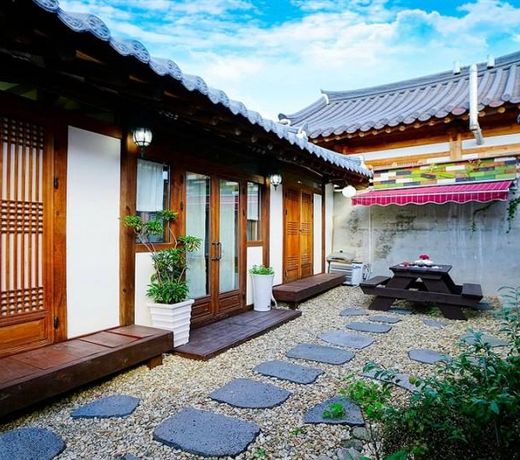 Jeonju Hanok Village Kimmyeongok Sukbangmunhwagwan Pension