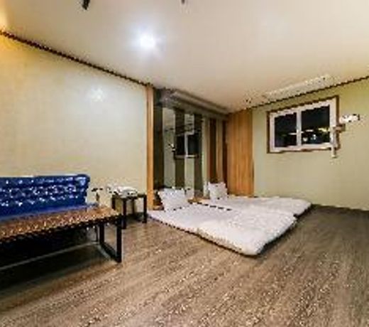 Yeongcheon CL Hotel