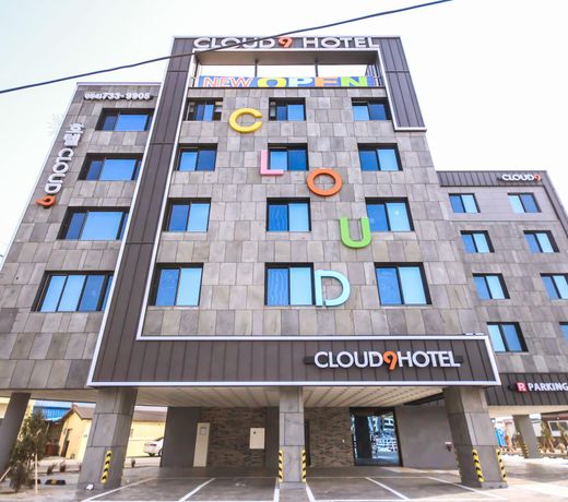 Yeongdeok Gangguhang Cloud Hotel