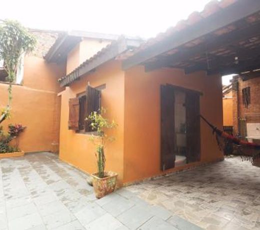 Casa com churrasq a 850m da Praia de Maresias SP
