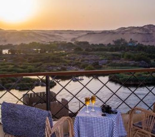 ASWAN NILE PALACE (swimming pool-rooftop-Nile view)