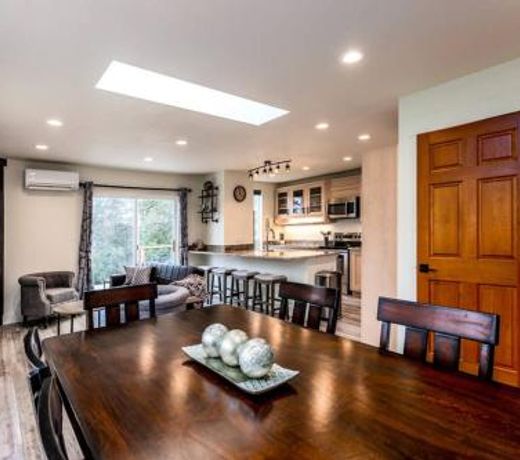 Spring Street Suite