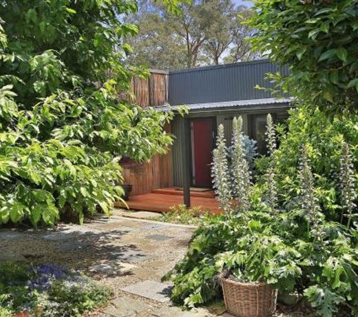 Lovett - quirky, stylish with a bush backdrop