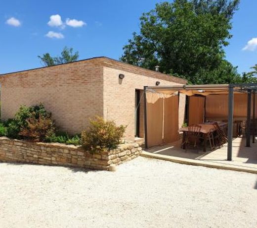 Apartment with one bedroom in Montalto delle Marche with shared pool and WiFi