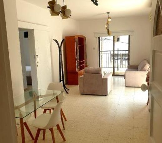 Spacious 2 BR appartment near mall