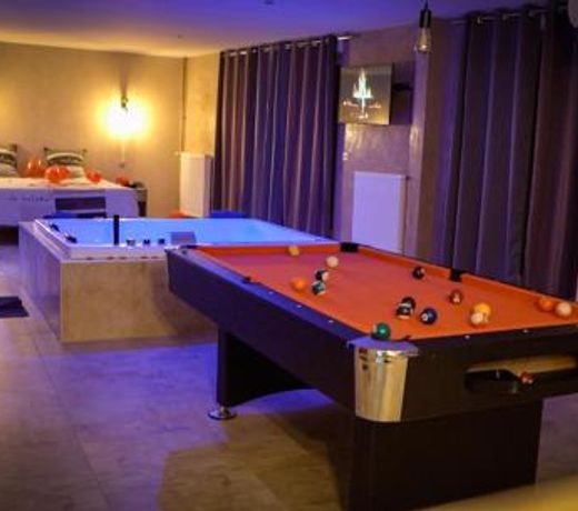 LE LOFT A BULLES (85m2 Jacuzzi Hammam Billiard Bar Douche Sauna)