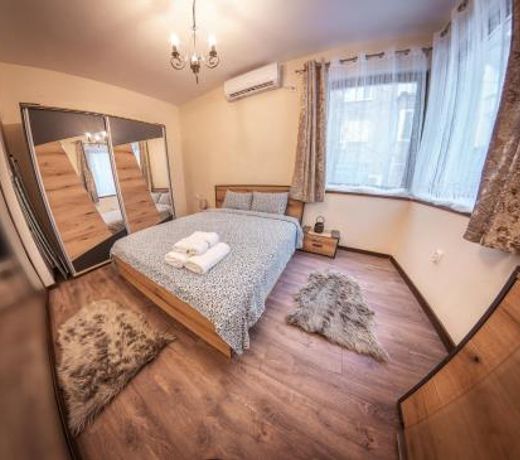 Design 1BDR Apartment in Top Center - FREE PARKING