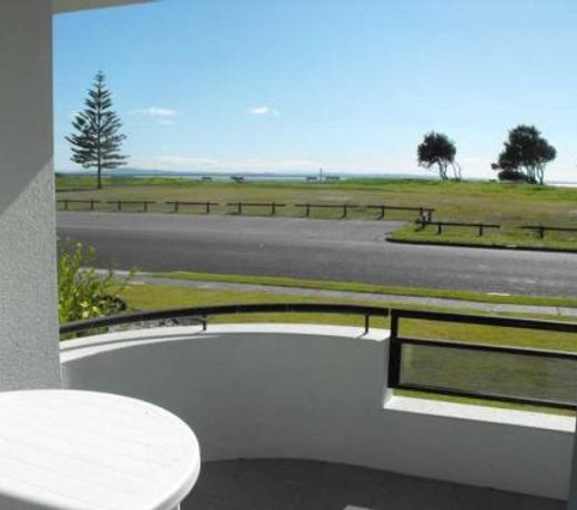 Hi Surf Unit 2, 92 Head Street, Forster