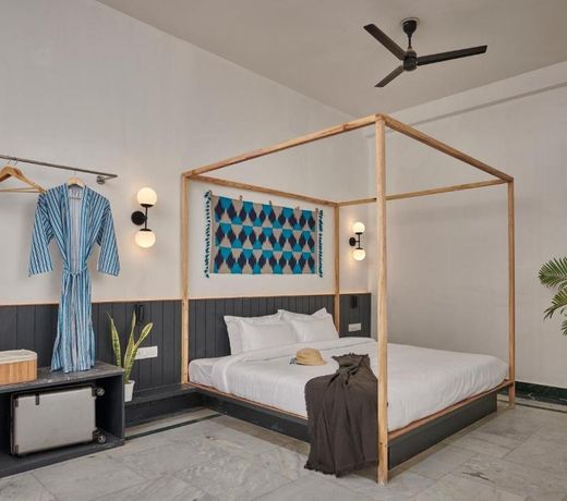 Poshtel VNS