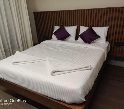 HOTEL V