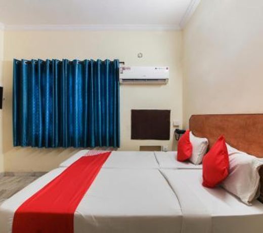 OYO 70743 Hotel White House Silverkey