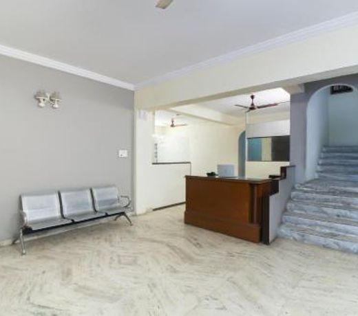 OYO 70743 Hotel White House Silverkey