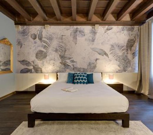 Palazzo Duomo Elegant Suites with WiFi & AC