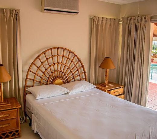 The Whytehouse Villa