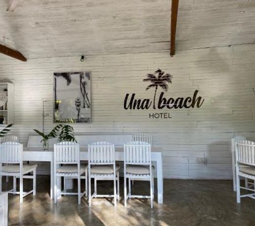 Una Beach Hotel