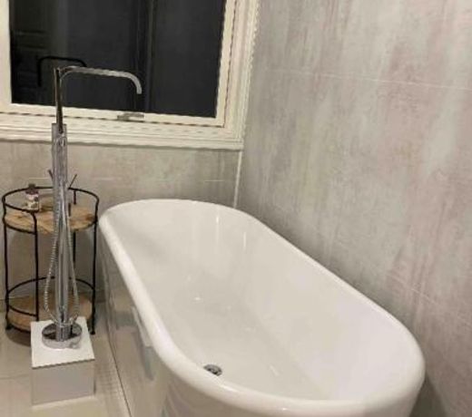 Beautiful 5-Bed Villa in Mandal