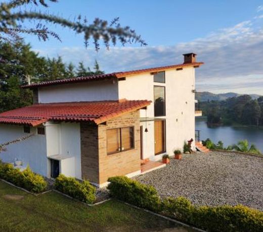 La Villa, Espectaculares vistas al lago PeÃ±ol-Guatape