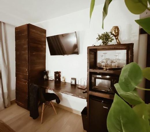 Studio 27