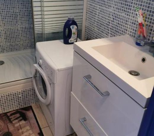 TRES JOLI STUDIO CABINE les pieds dans l'eau AVEC VUE sur le canal