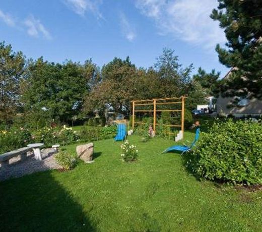 Preisguenstiger-Bungalow-fuer-2-Personen-1-Aufbettung-auf-Ruegen