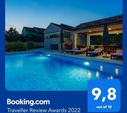 Villa Lorema-Jacuzzi,pool,billiard,table tennis&football