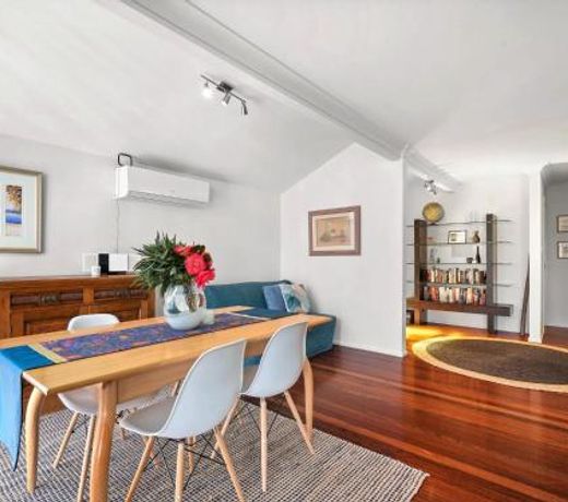 Spacious Beachside Townhouse with Large Balcony