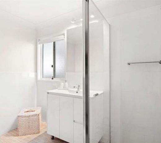 Spacious Beachside Townhouse with Large Balcony