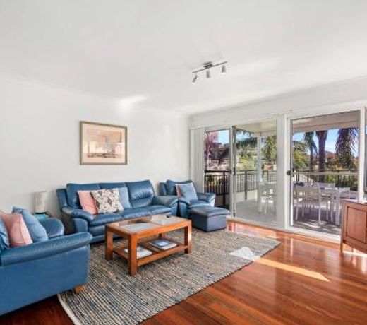 Spacious Beachside Townhouse with Large Balcony