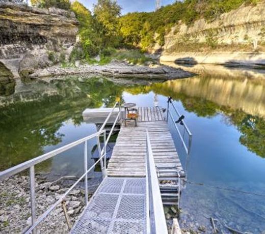 Mid-Century Lake Whitney Home Private Dock and Yard