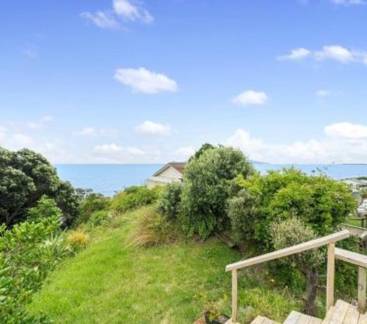 Ridge Top Views - Paekakariki Holiday Home