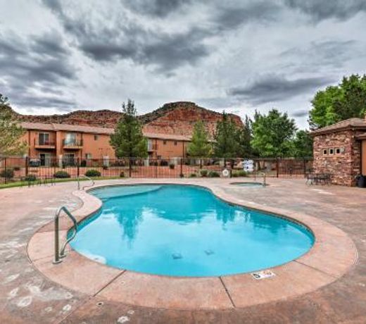 Kanab Condo with Pool and Patio, 30mi to Zion NP!