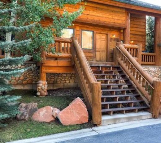 Timber Wolf Lodge by Park City Lodging