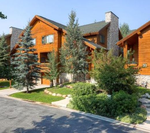Timber Wolf Lodge by Park City Lodging