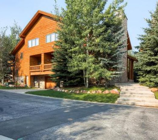 Timber Wolf Lodge by Park City Lodging