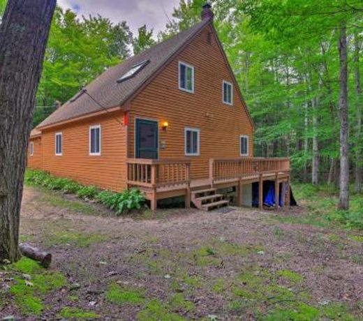 Cozy White Mountain Home - 5 Mins to Attitash Mtn!