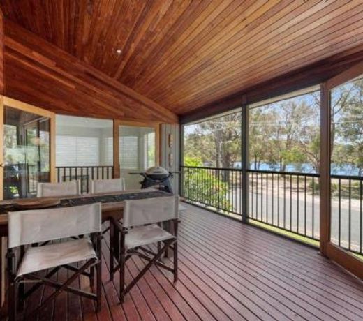 Lakeside Lodge
