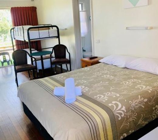 Crown Hotel Motel