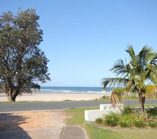 BEACHFRONT 4 Unit 4 of 12 Bundella Ave LC