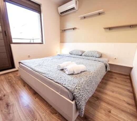 Bright 1BDR Apartment with a Balcony