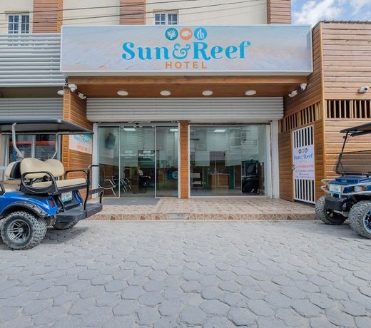 Voyager Sun & Reef Hotel