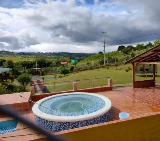 Agradable casa de campo/ finca en el Carmen Valle