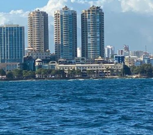 Luxurious 2BDR condo located in Prestigious Tower.