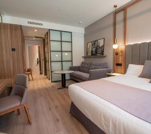 Hotel Giralda Center